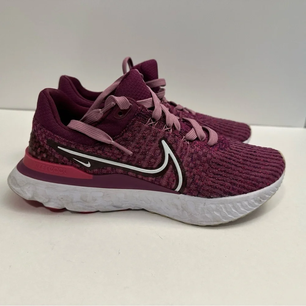 Nike Women's Size 9.5 React Infinity Run Flyknit 3 in Light Bordeaux & Pink